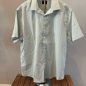 Untuckit short sleeve men’s shirt. Size XL
